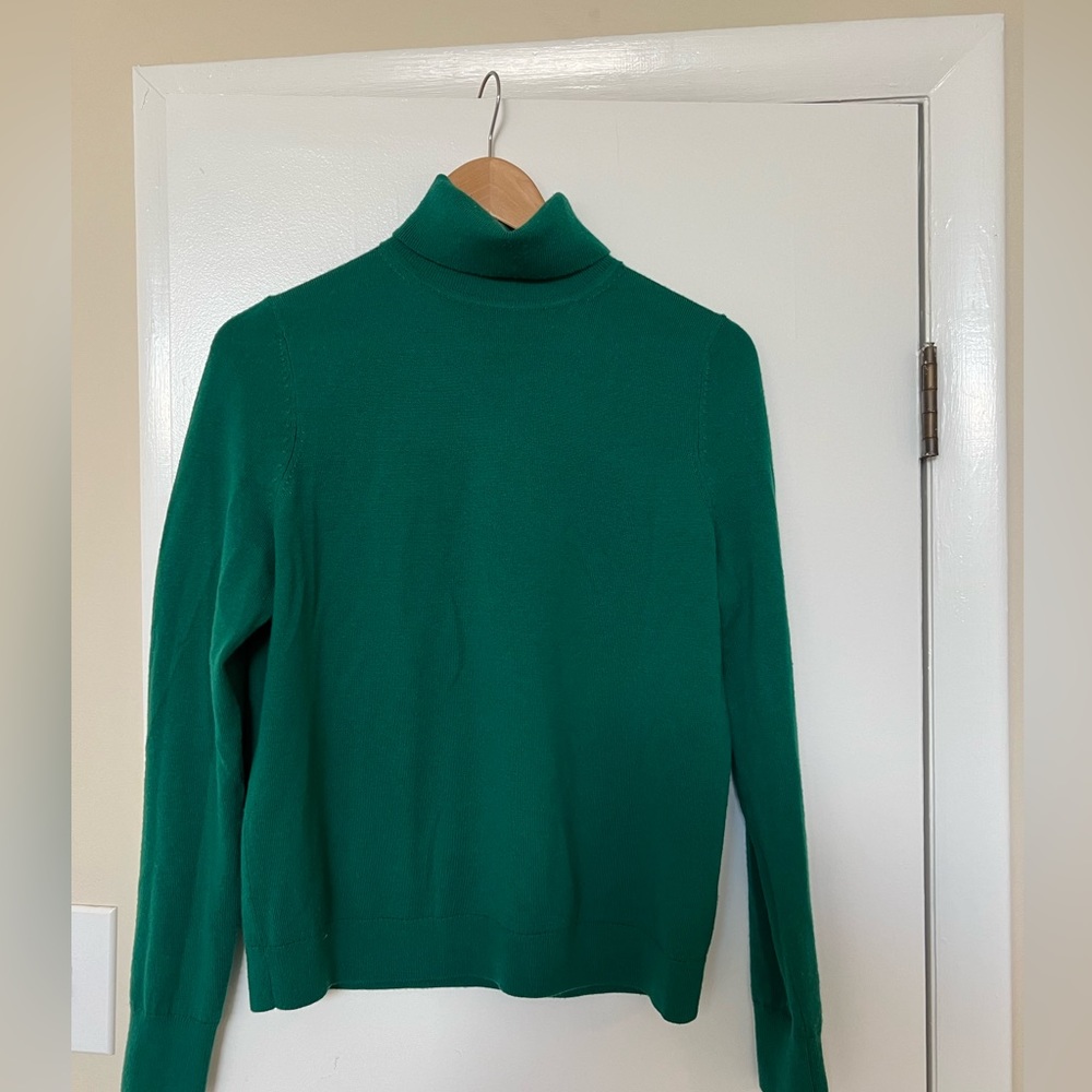 EUC Boden Green Turtleneck Size US 6 - Perfect for St Pats Day!!